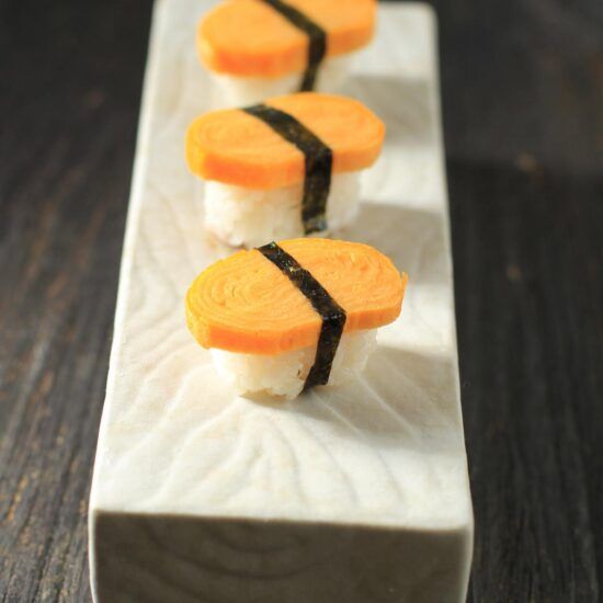 TAMAGO NIGIRI WITH TRUFFLE (2 UNITS)
